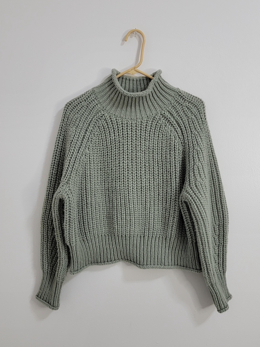 H&M Chunky Ribbed Turtleneck Sweater in Sage Green